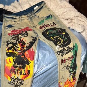 Graphic Beige Skinny Jeans with Multicolor Street-Art Print